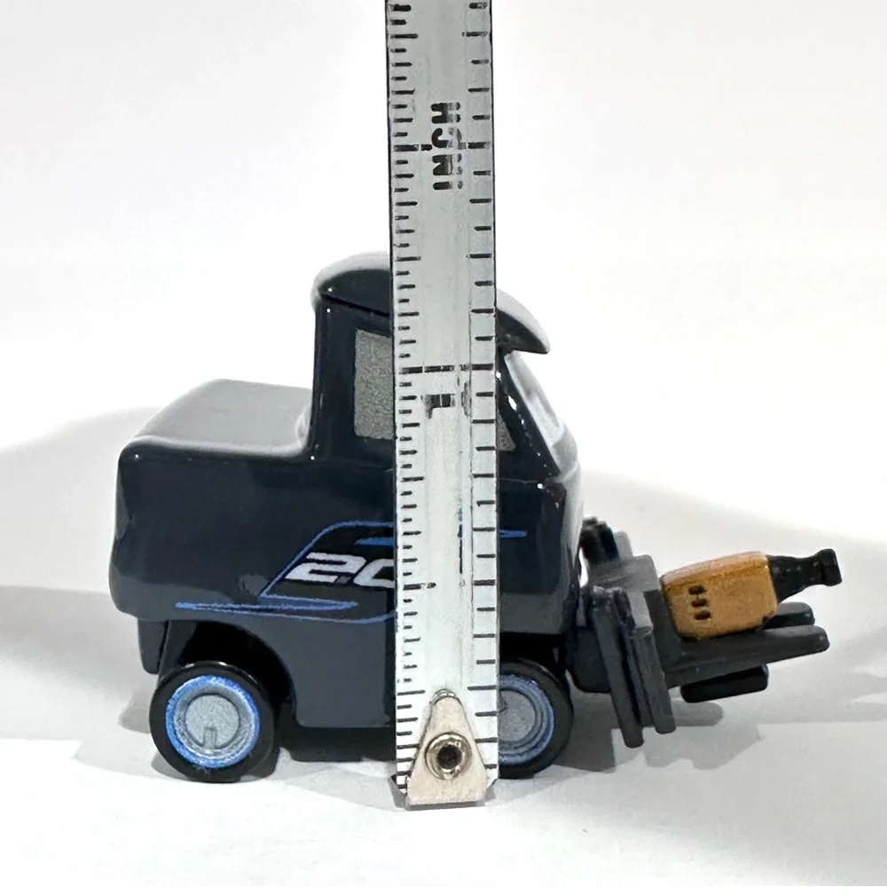 Disney Cars 3 Laura Spinwell Jackson Storm’s Pitty Die-cast